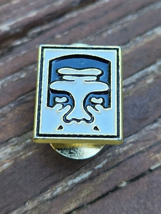 Jewelry - OBEY GIANT Shepard Fairey Eighty Nine 89 andre og ENAMEL PIN lapel Gold White